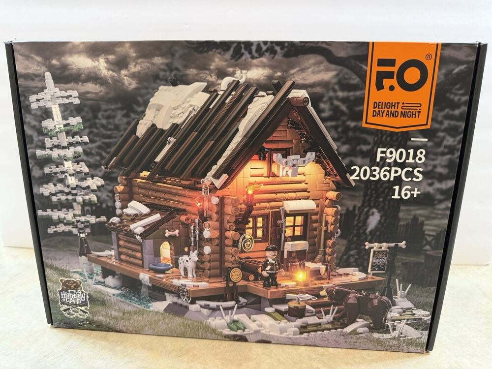 FUNWHOLE F9018 Hunting Cabin 2036 PCS LED Building Set NEW SEALED
